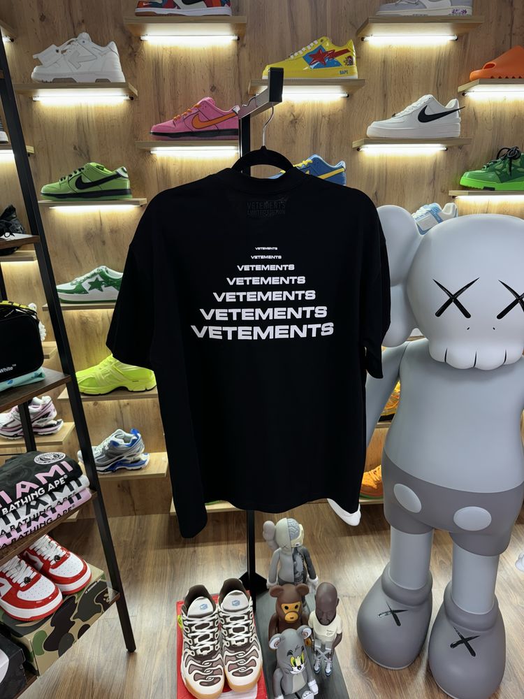 Футболка Vetements Pyramid Logo Black