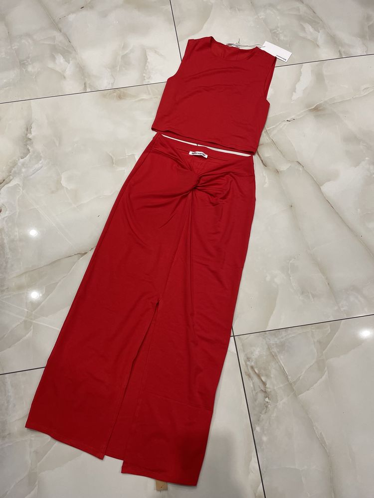 Rylan Two Piece набор женский юбка костюм топ красный