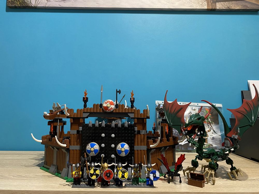 Lego Vikings - 7019 Viking Fortress against the Fafnir Dragon