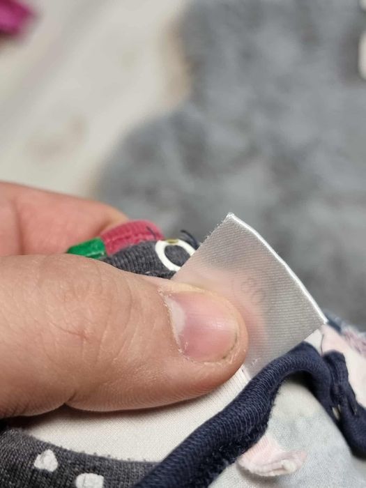 Bluzeczki na długi rękaw.Sweterki dziewczynka rozmiar 80