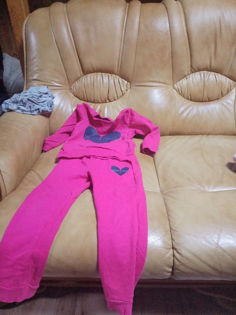 Sprzedam dres dla dziewczynki