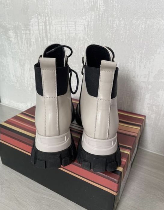 Кожаные ботинки ботиночки на каблуке ботильоны бежевые ботинки