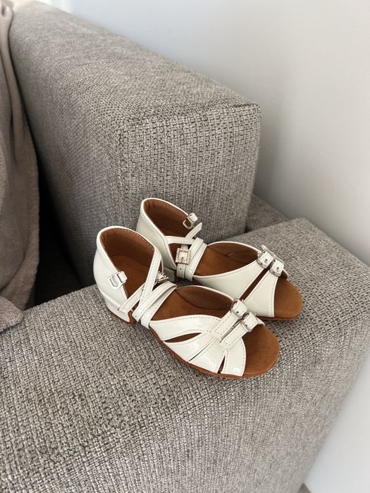 Нові туфлі для бальних танців