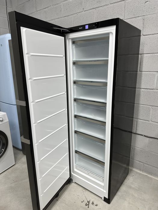 Нова морозильна камера Miele FNS4782/185 см