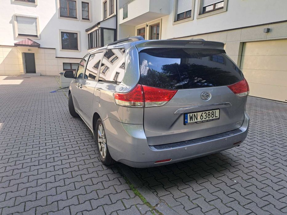Toyota Sienna, niezawodna, rocznik 2011