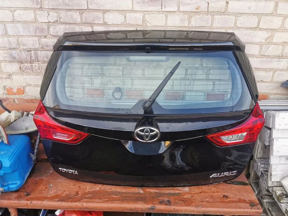 TOYOTA AURIS II 5D HB KLAPA BAGAŻNIKA KOMPLETNA TYŁ CZARNA WYSYŁKA