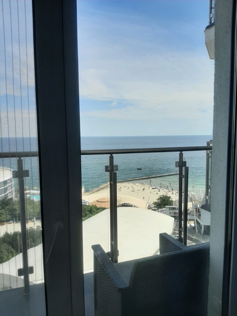 Сдам видовые аппартаменты с балконом посуточно (пляж Чайка 50 м)