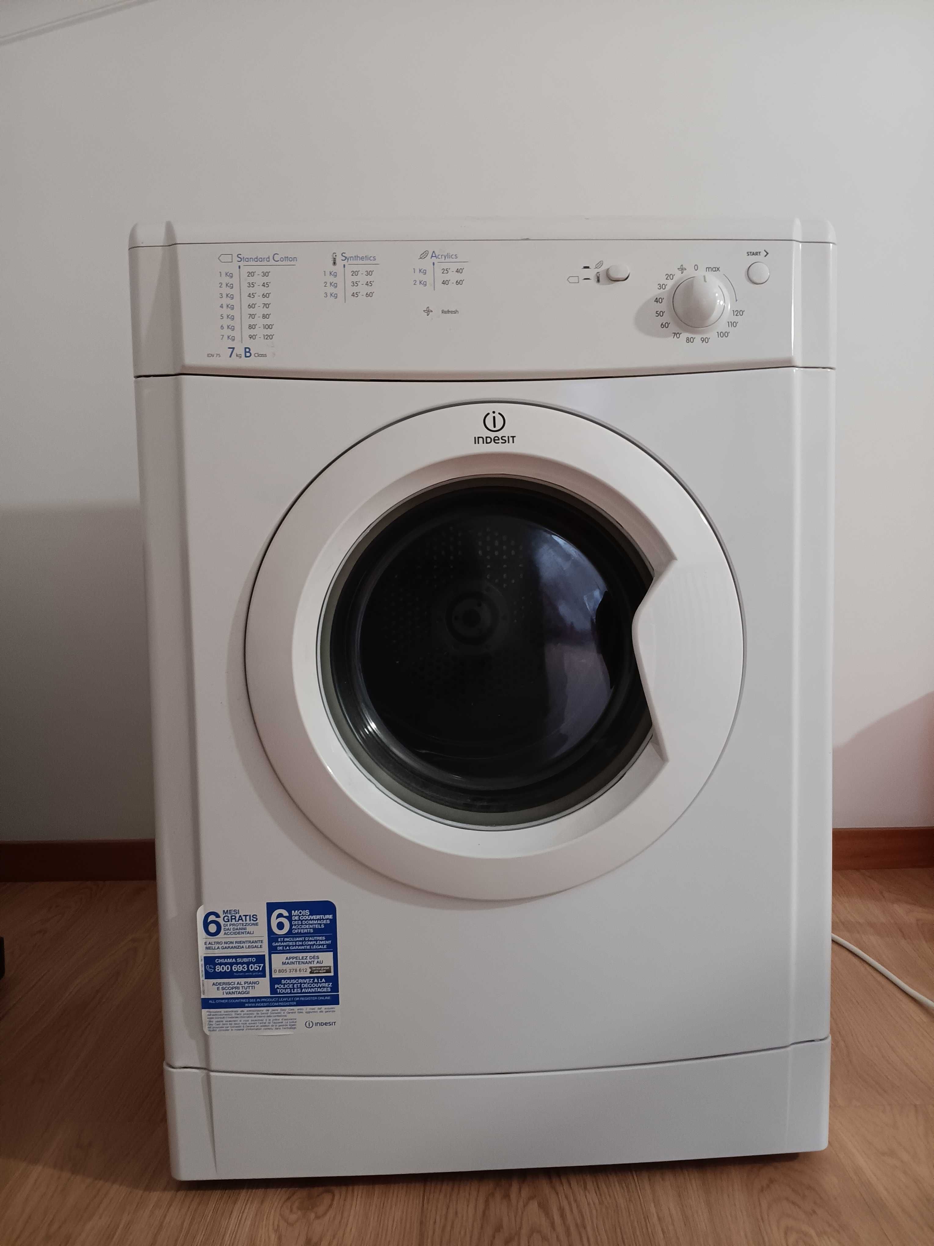 Máquina Secar Roupa INDESIT IDV75 7Kg