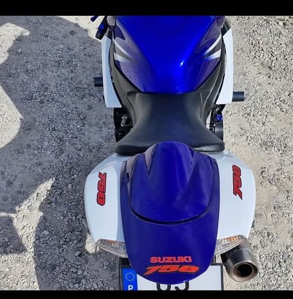 GSXR 750 como nova
