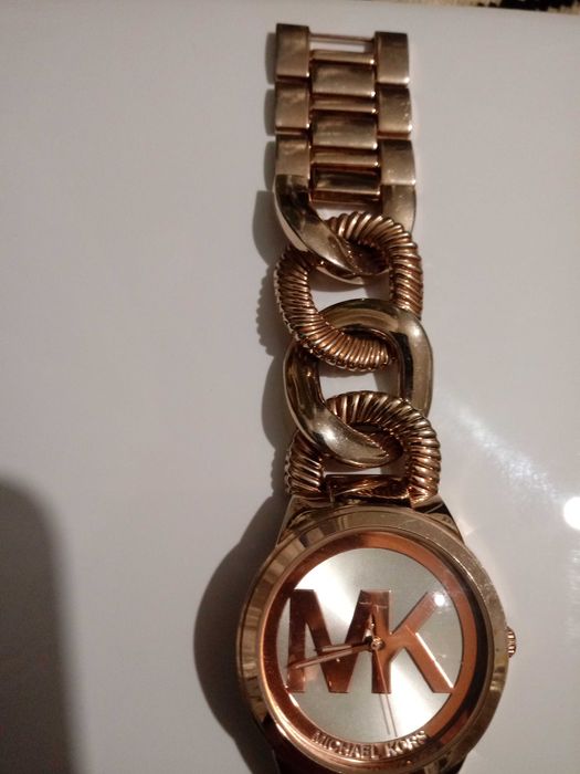 Продам часы Michael kors
