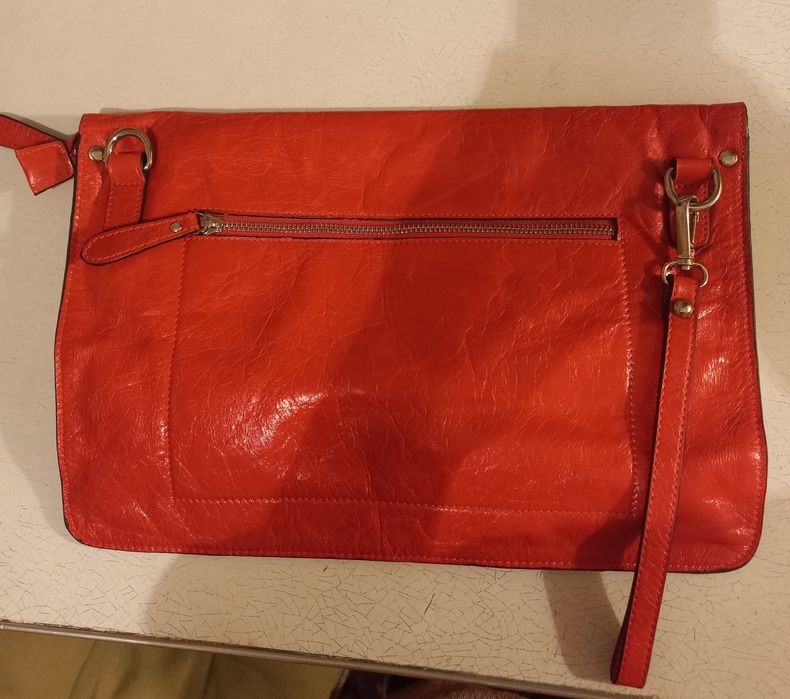 Кожаный клатч в очень хорошем состоянии