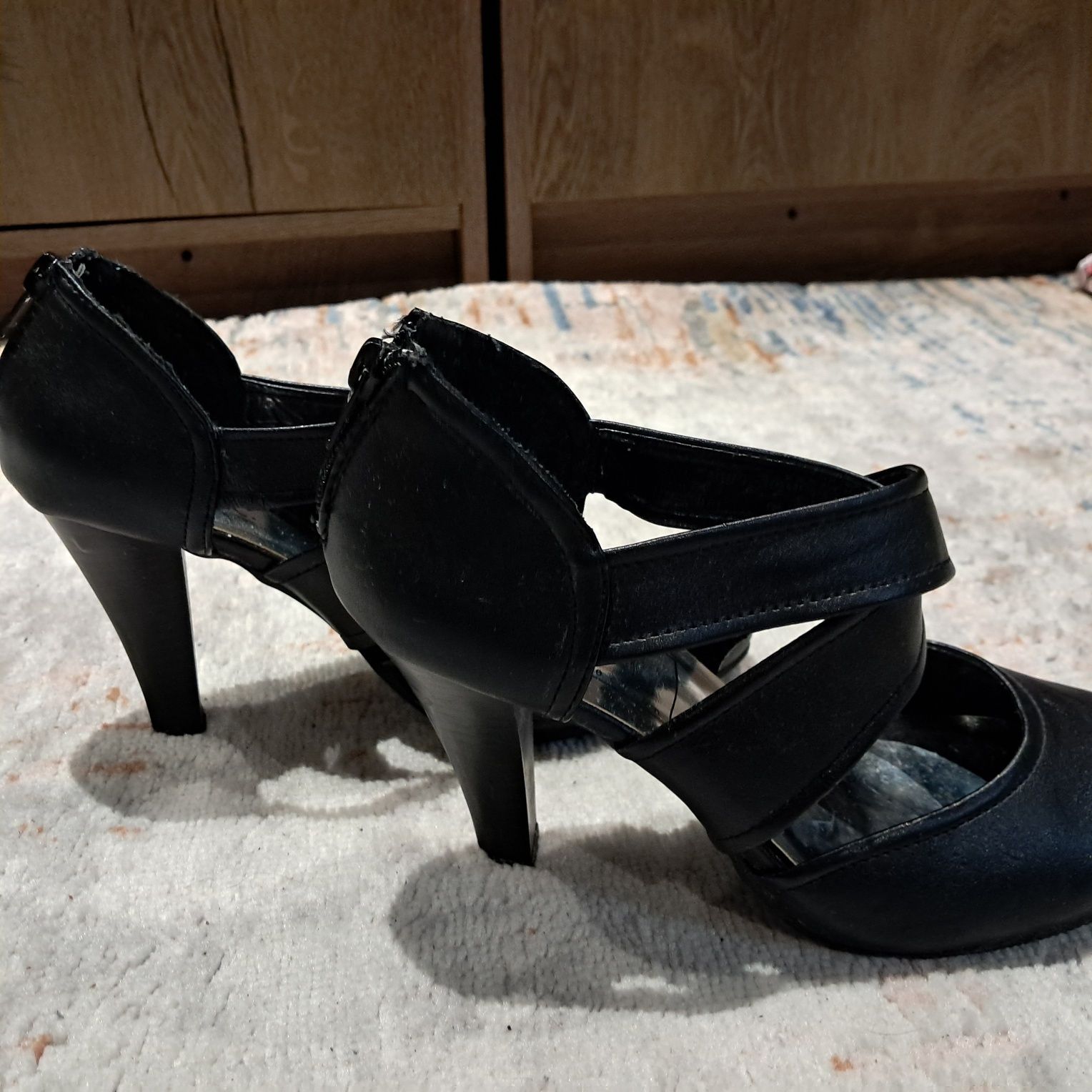 Buty damskie na obcasie czarne roz 38