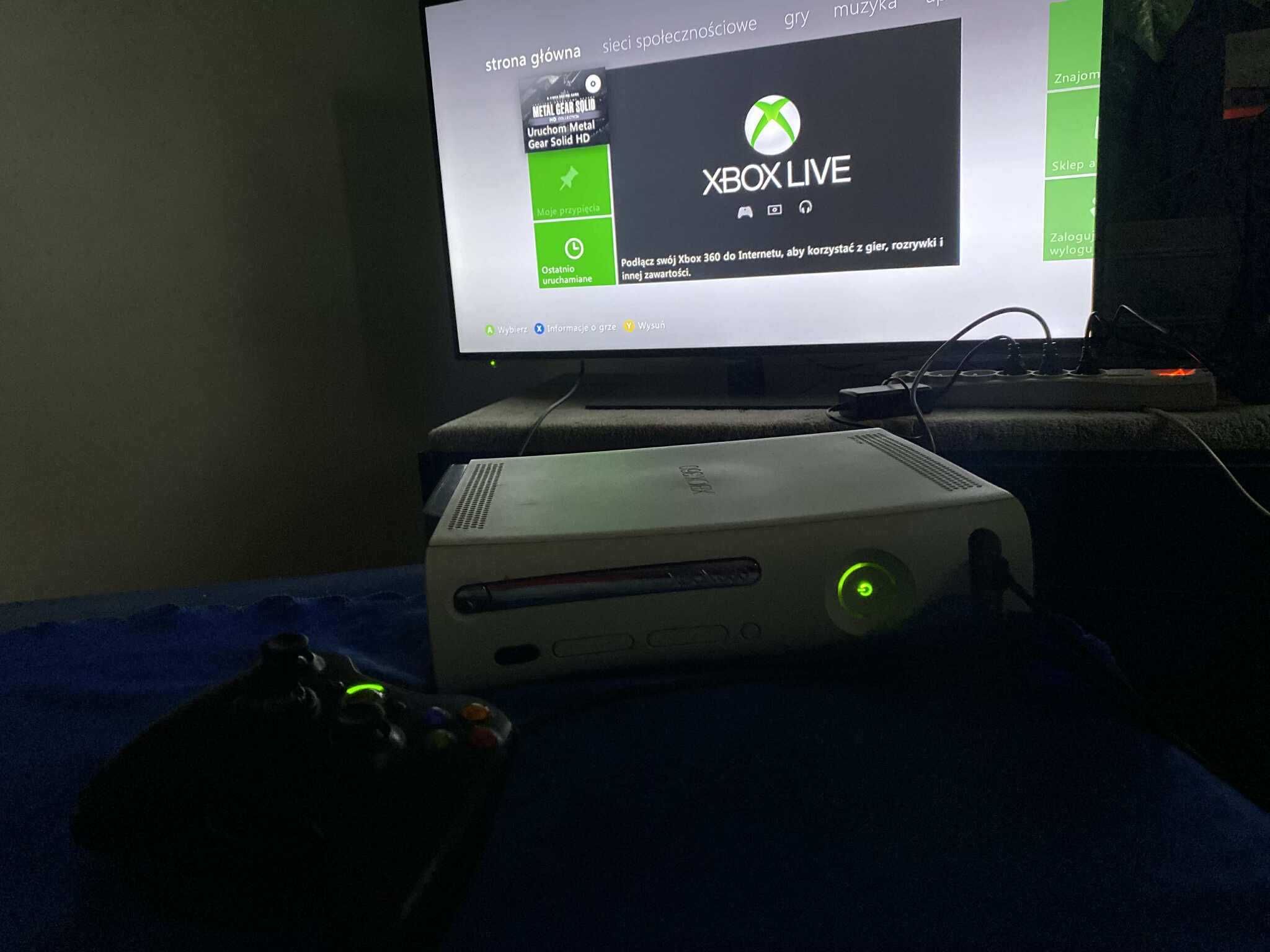 Xbox 360 idealny + gry GTA IV, Fight Night Champion + pad + zasilacz