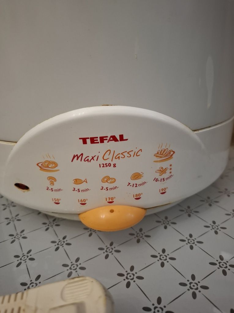 Frytkownica Tefal w bardzo dobrym stanie , polecamMaxi classik 1250g