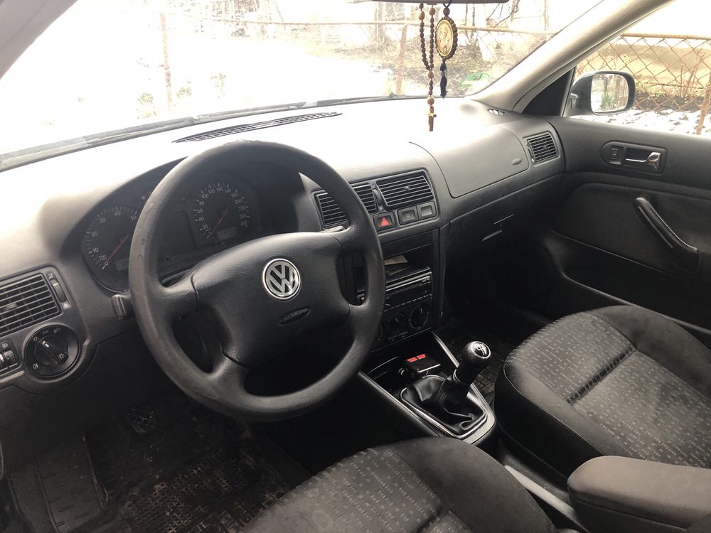 Volkswagen Golf 4 v16