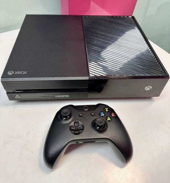Xbox One 500 GB.