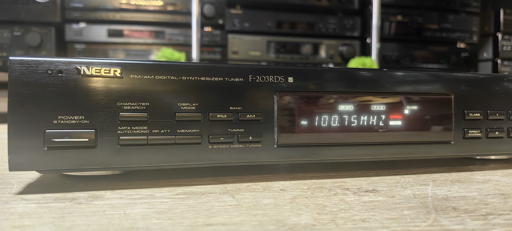 Тюнер Pioneer F-203
