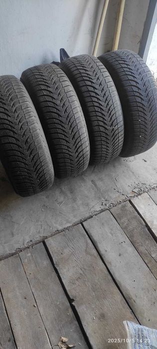 Шини  215/60/16 Michelin зима 2011 року , комплект.