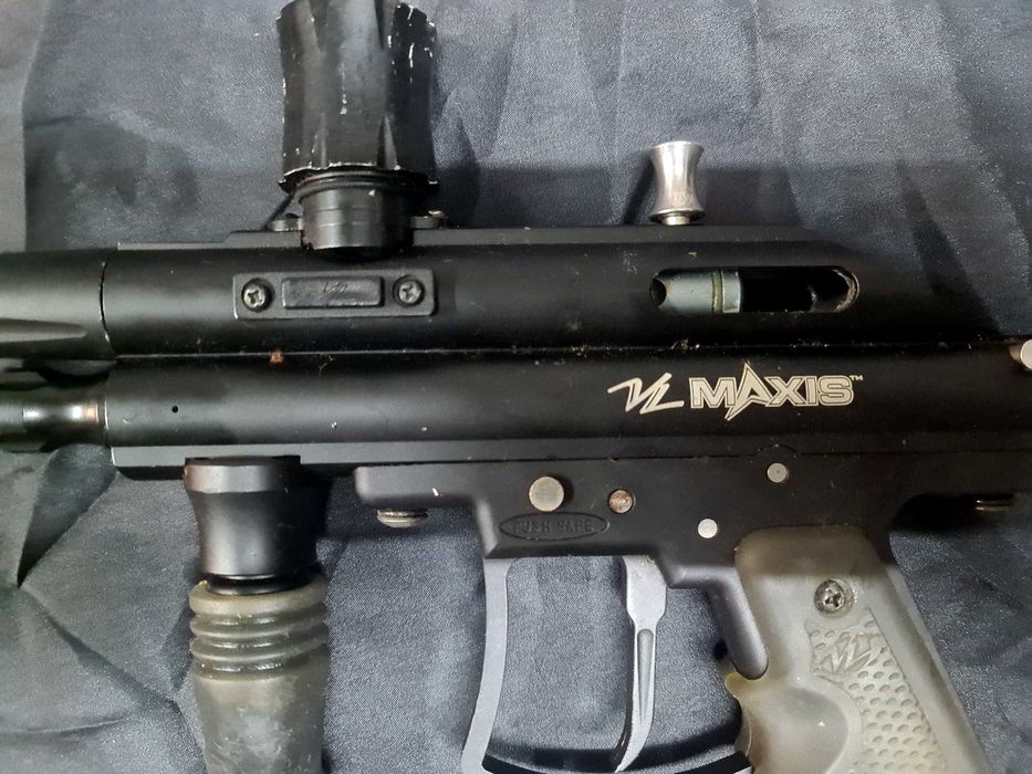 Dois marcadores Paintball + botija + material