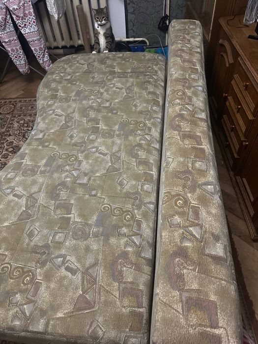 Зручний розкладний диван у гарному стані. 200х160