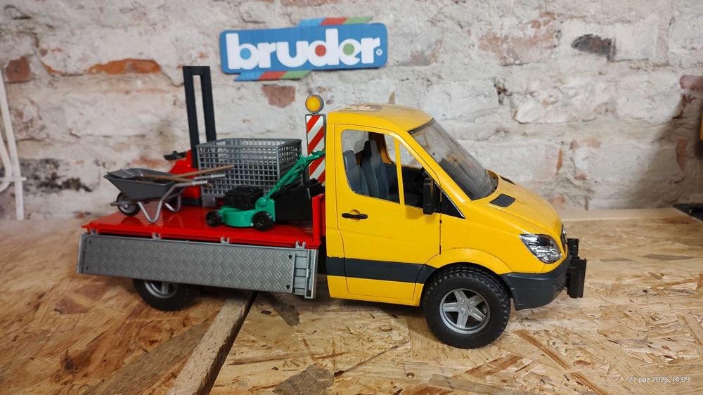 Bruder Mercedes skrzyniowy z wyposażeniem