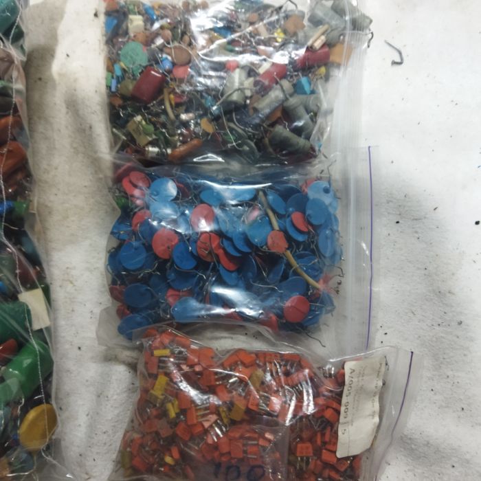 Радиодеталі -мікросхеми