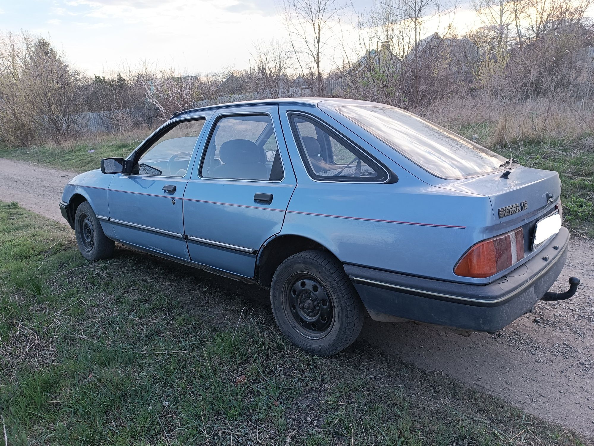 Срочно! Продам Ford Sierra 1.6 ( торг уместен )