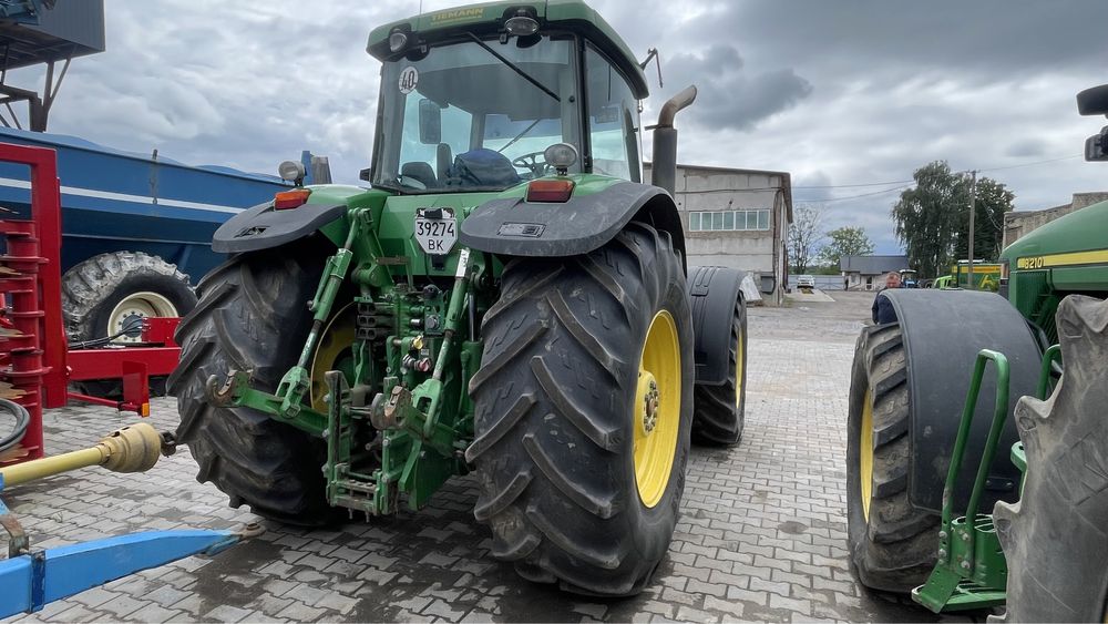 Трактор John Deere 8520