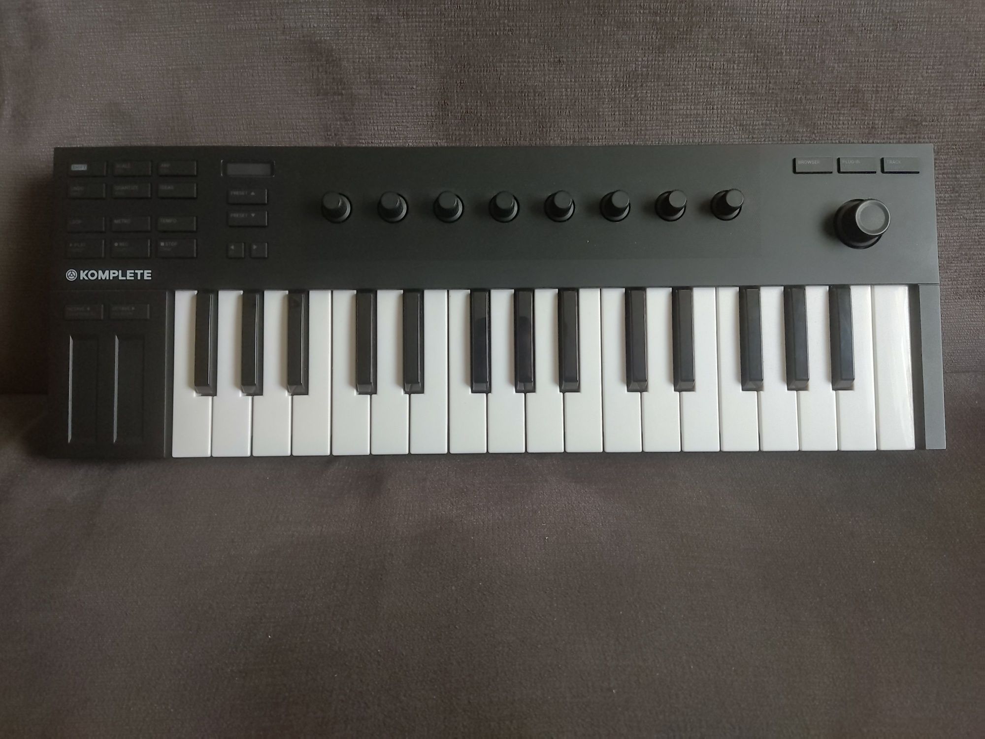 Komplete Kontrol M32 kontroler MIDI