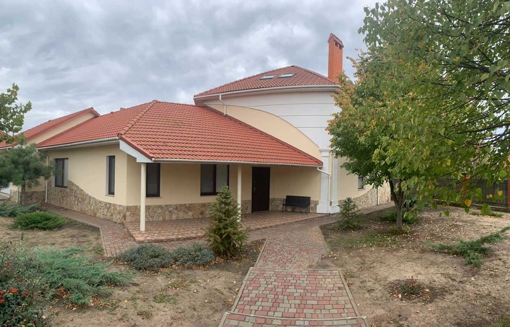 Долгосрочная аренда дома с бассейном в Совиньоне! Лучшая локация.