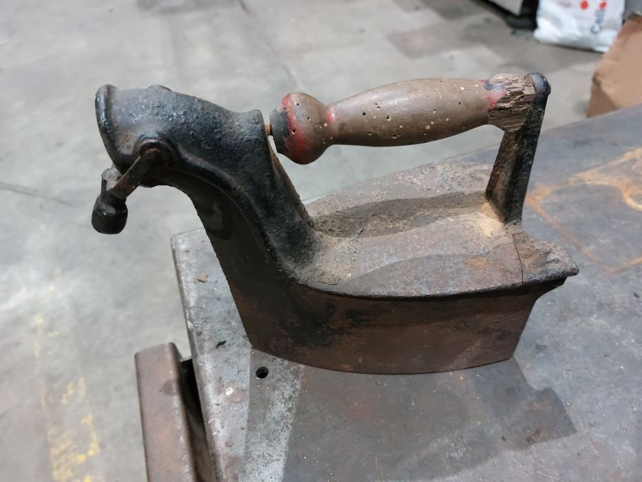 Ferro antigo de engomar