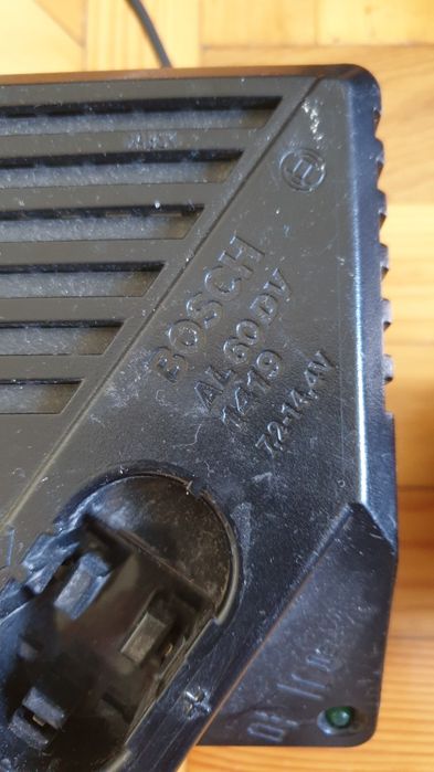 Зарядное Bosch AL1130CV, аккумулятор