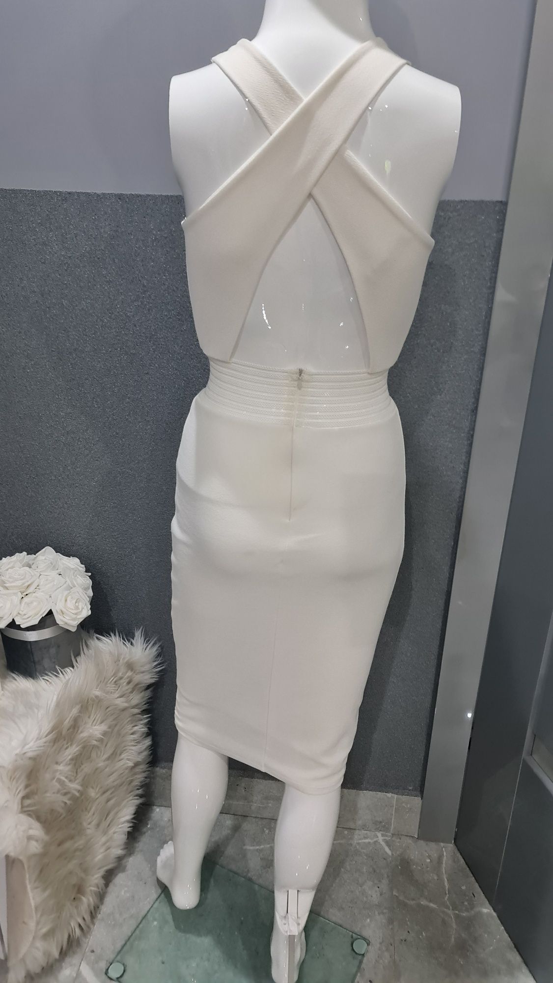 34 xs sukienka elegancka za kolano ecru