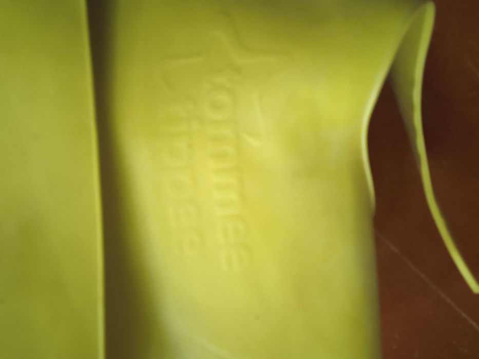 silikonowy śliniak z kieszonką  Tommee tippee limonkowy