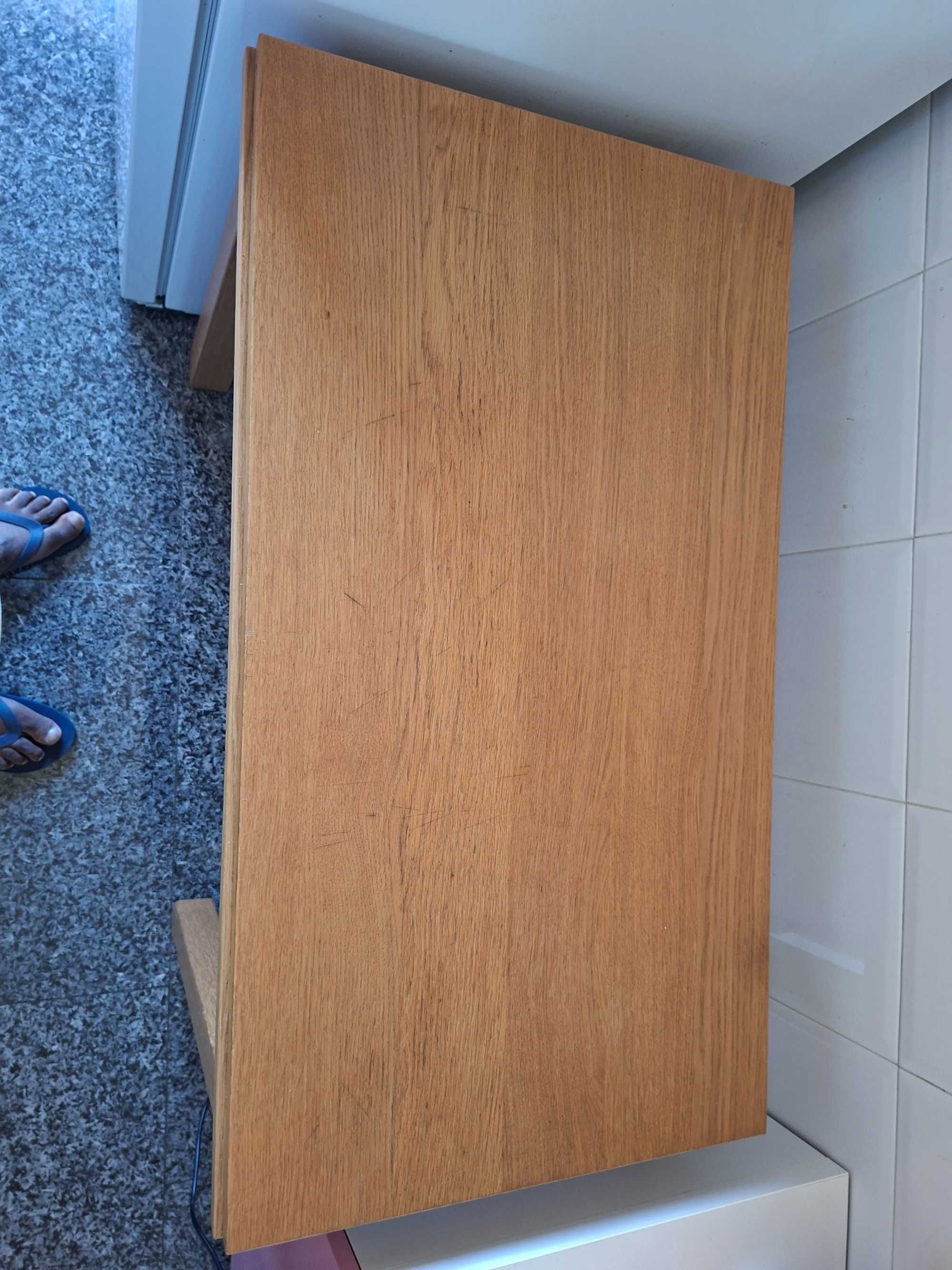 Mesa peq. E móvel