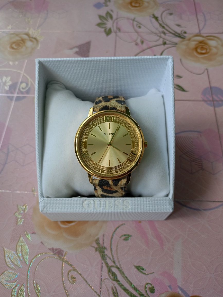 Zegarek w panterkę Guess U1325L5