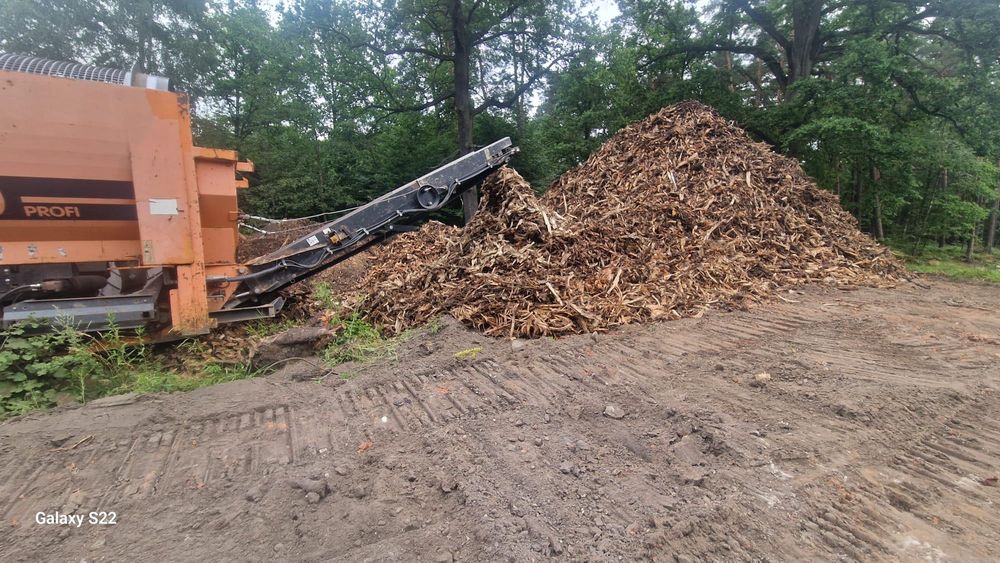 Mielenie korzeni ,palet ,odpadów zielonych , karczowanie terenów