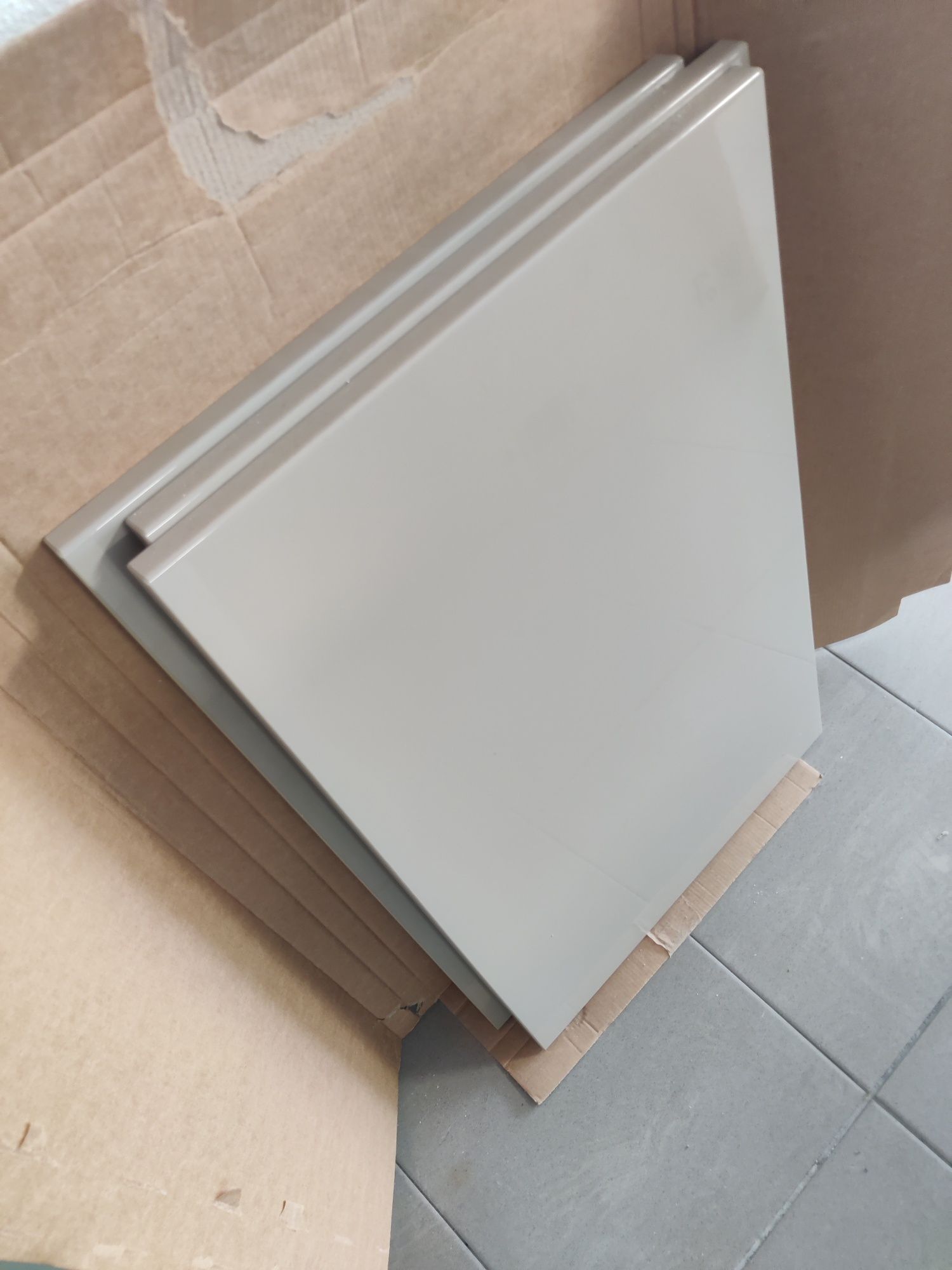 Portas/frentes gaveta IKEA 60x38 lacado bege e prateleiras vidro