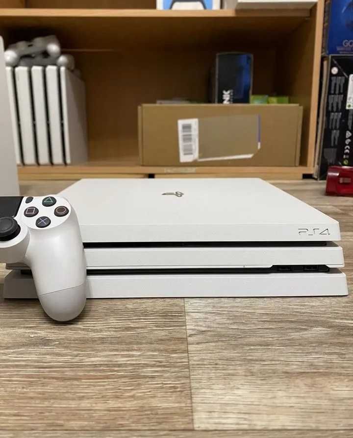 Приставки PlayStation 4 PRO 1000гб + 2 Гри (Білий)