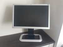 Monitor HP L2045W z pełnym okablowaniem