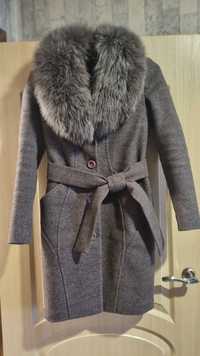 Пальто жіноче (розмір 42)