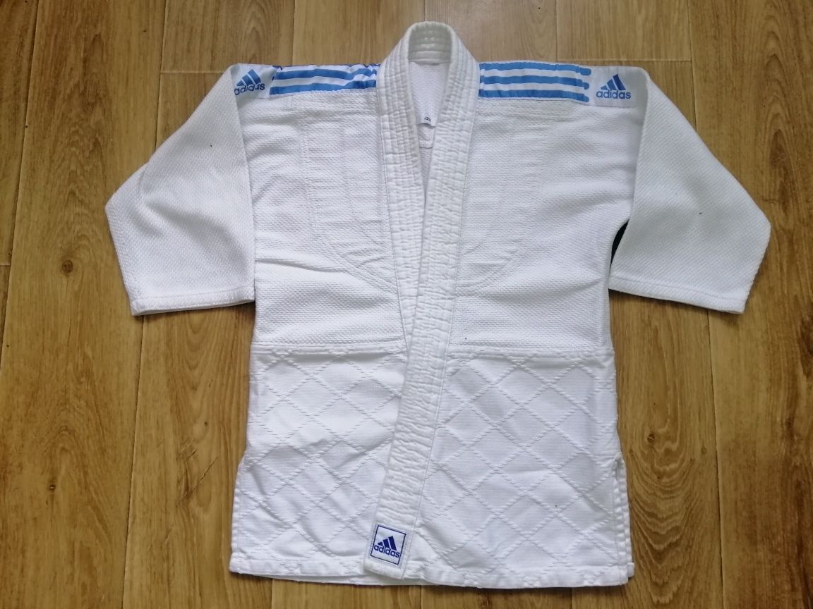 Продам кимоно плетьоное для занятий спортом каратэ дзюдо добок 120-160