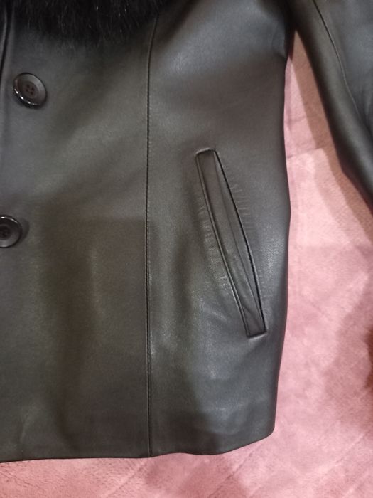 Кожаная женская куртка М