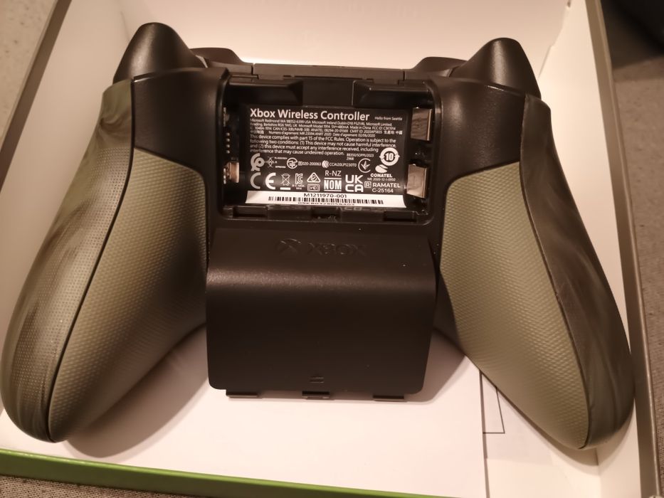 Pad Xbox Series/One/PC Nocturnal Vapor Na gwarancji