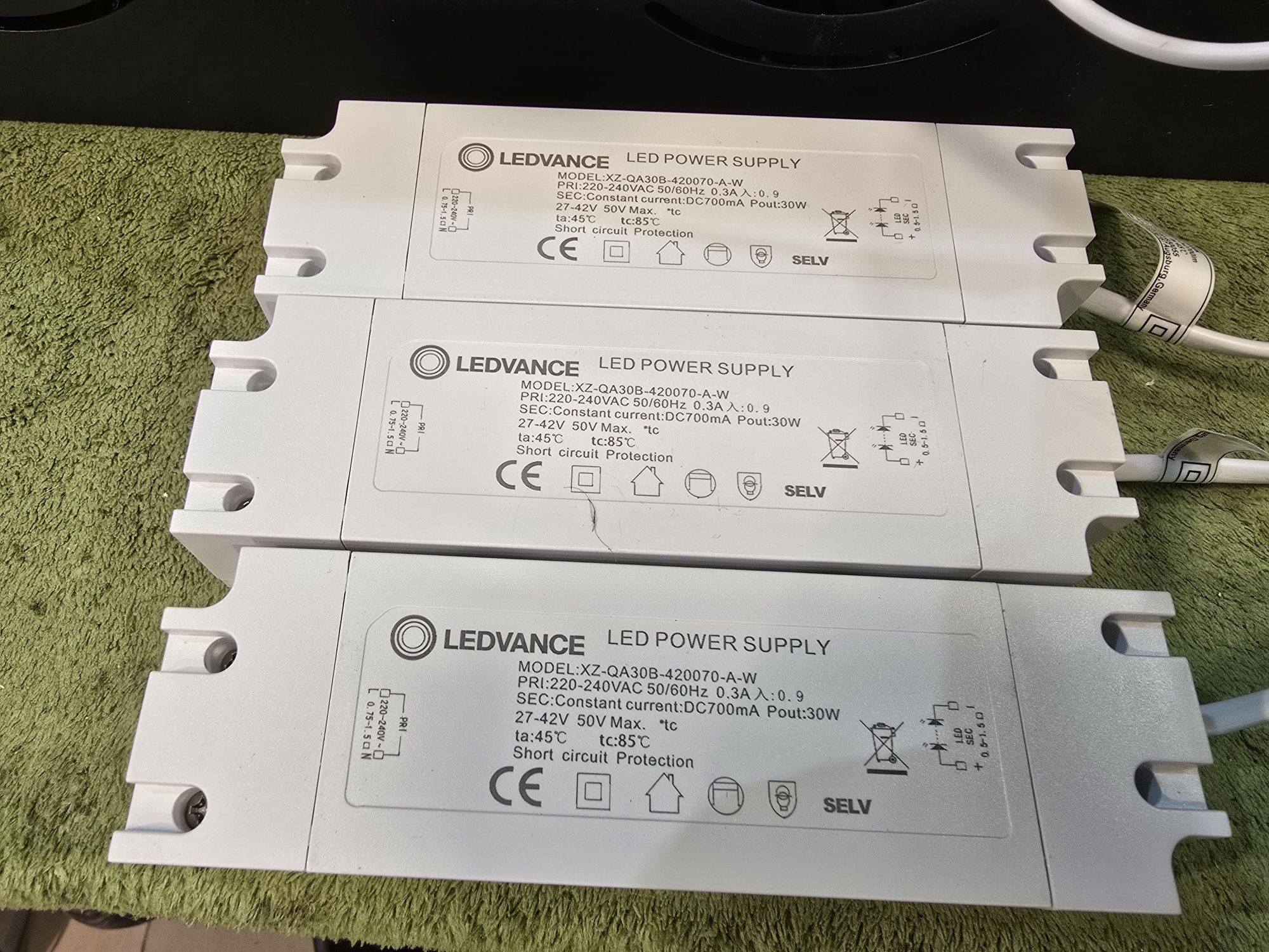 LEDVANCE SP Multi 3 x LED lampa sufitowa, duża, nowe.