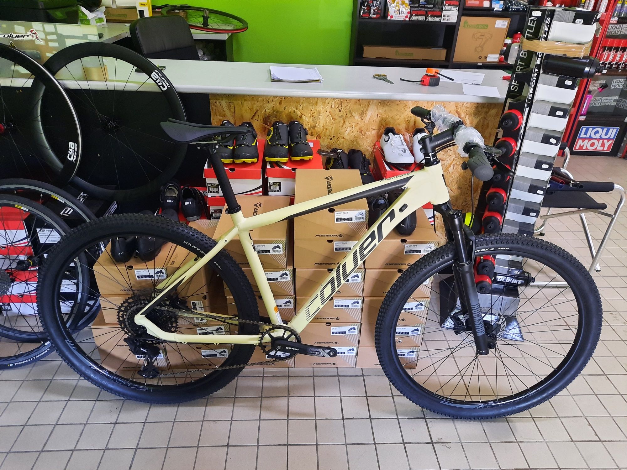 Btt 29 L 12x1v com rock shox nova.