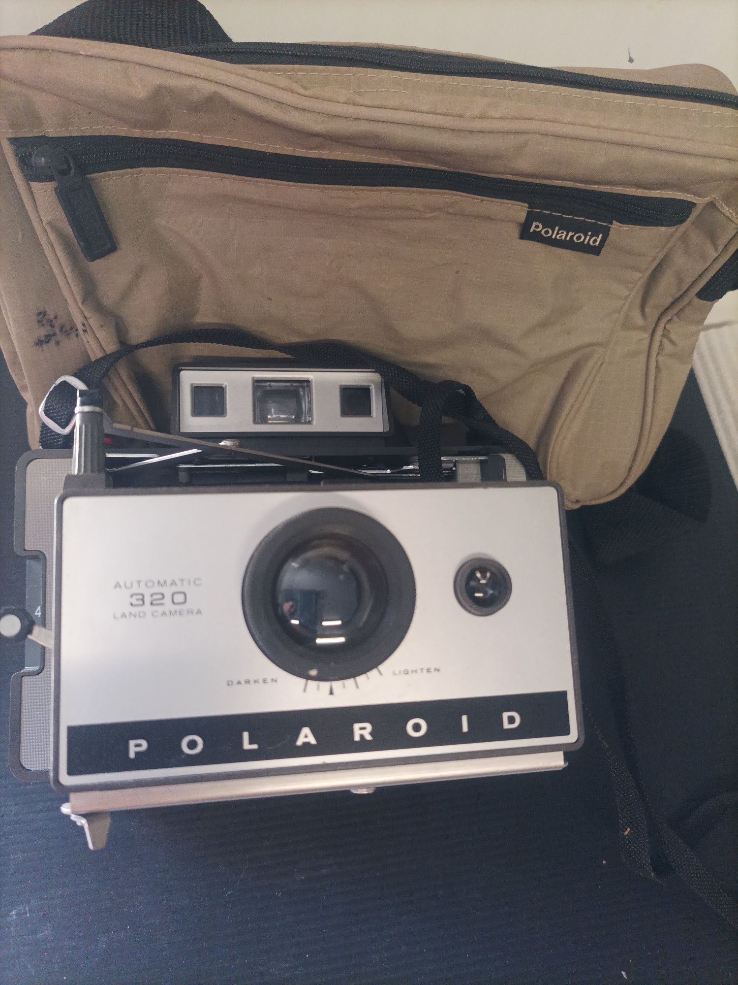 Polaroid 320 Land Camera 
Em bom estado a funcionar.