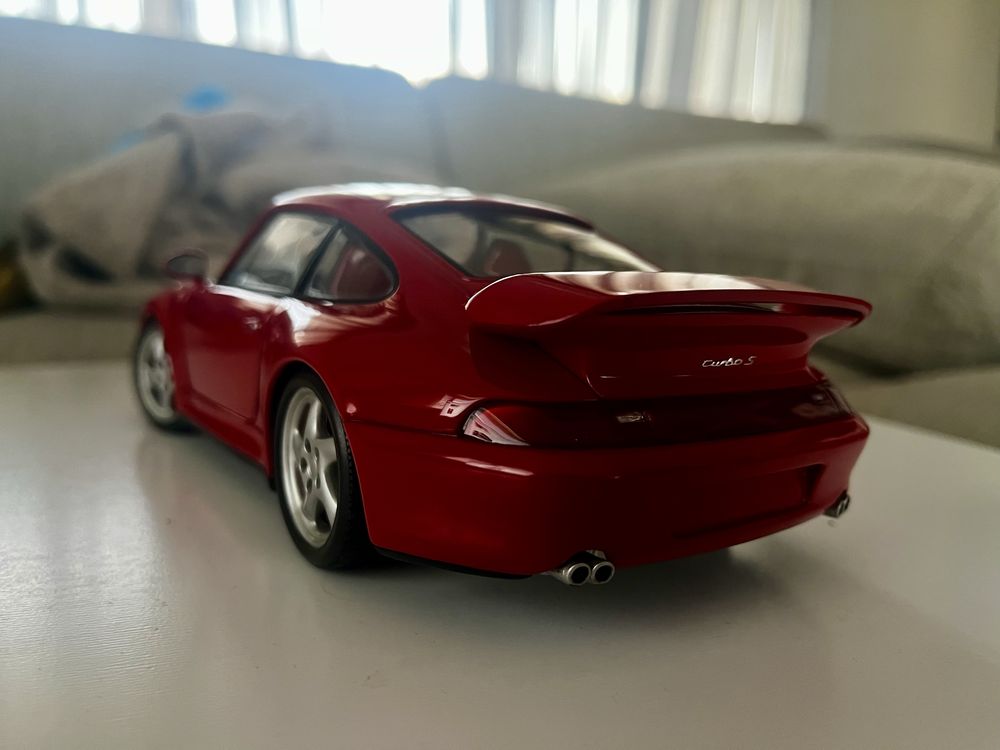 Porsche 911(993) turbo S , 1/18 , UT Model
