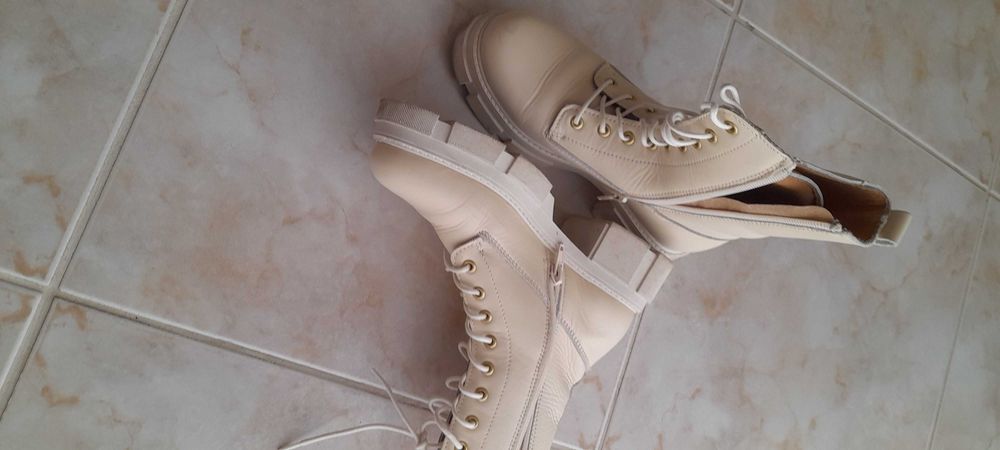 Sapatilha Botim tom branco