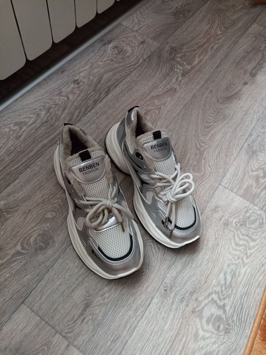 Кросівки зимові р.40 нові